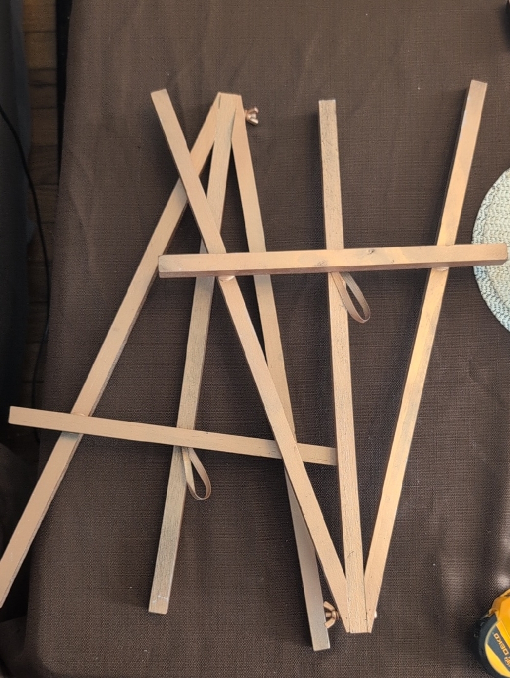 "19 Wooden Tabletop Easel